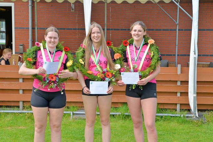 Eastereinse kransen naar Hester Torensma, Gerbrich Koster en Marsha Broersma