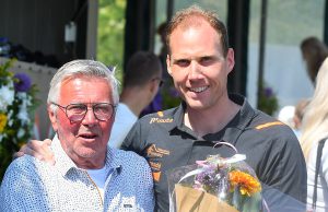 Gert-Anne van der Bos kaatst zich in Stiens in de Top 10