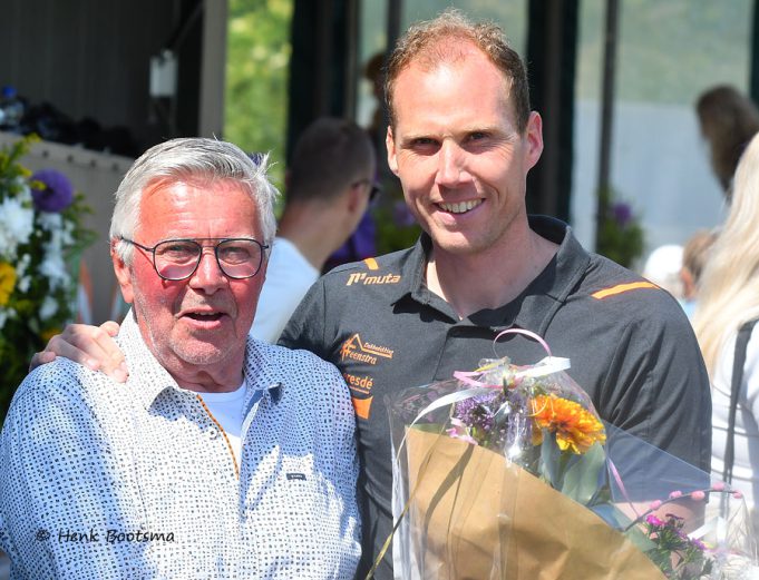 Gert-Anne van der Bos kaatst zich in Stiens in de Top 10