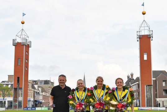 Dames van Huizum winnen eerste afdelingswedstrijd