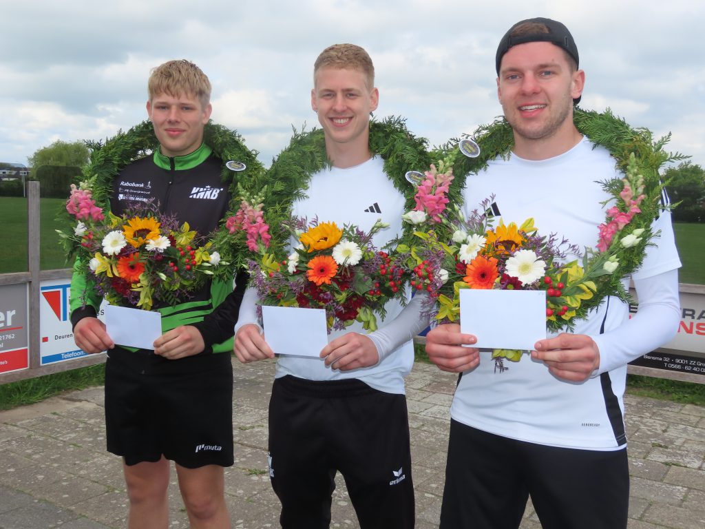 Grou 10 mei 2026 heren 2e klasse vf eerste Harmern Zuidema Dirk-Henk KuipersOtte Algra - kaatsnieuws.com Harmen Zuidema (Leeuwarden) | Otte Algra (Leeuwarden) | Dirk-Henk Kuipers (Arum)