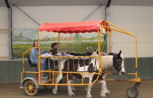 De loting voor de Takomstpartij voor meisjes in Sexbierum