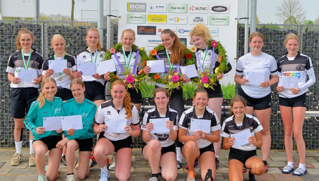 Maud Hellinga, Brecht Renema en Martsen van der Goot in de kransen