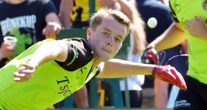 Rene de Haan mag weer kaatsen na dubbele voetblessure