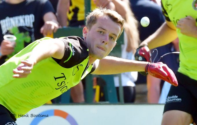 Rene de Haan mag weer kaatsen na dubbele voetblessure