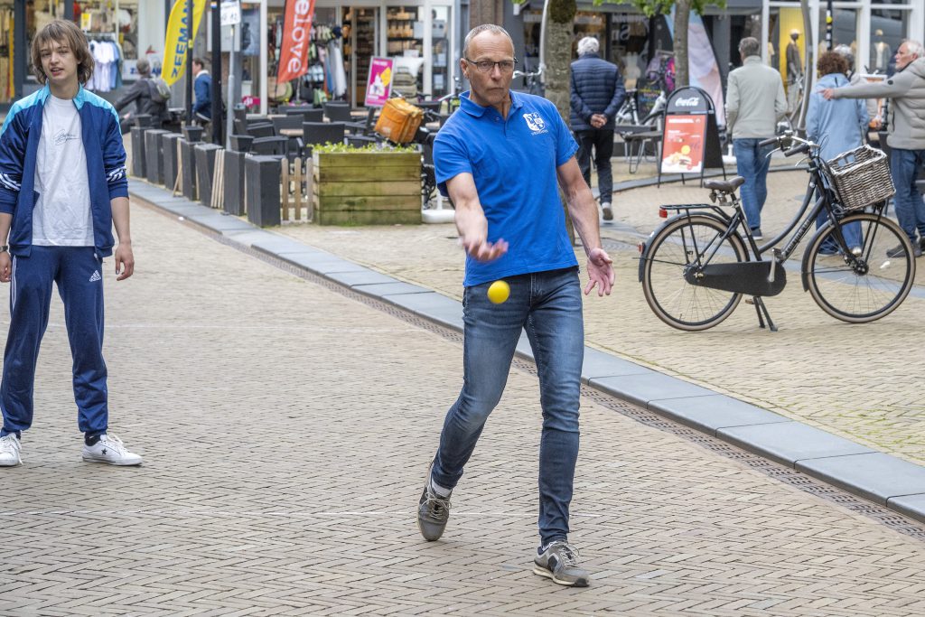 Studentenkaatsen in Franeker - kaatsnieuws.com Studentenkaatsen in Franeker